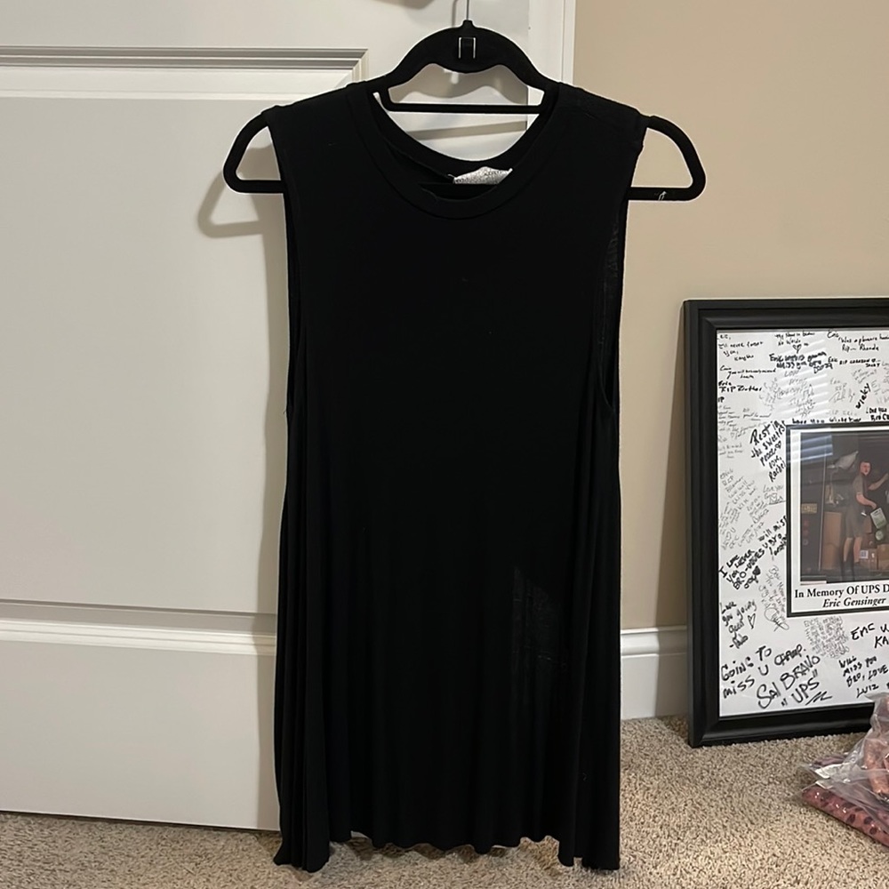 Long flowy sleeveless open back top! Size small!